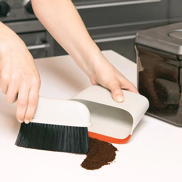 OXO Good Grips Compact Dustpan & Brush Set - Image 6